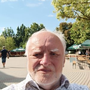 A Zsűriben Arató András - Hide the Pain Herold